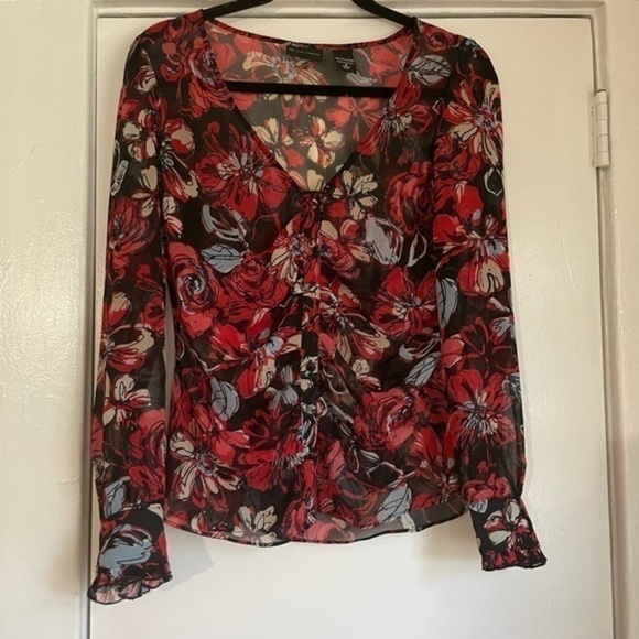 New York & Co Floral Button down top with neck scarf Size 4 - Picture 2 of 8